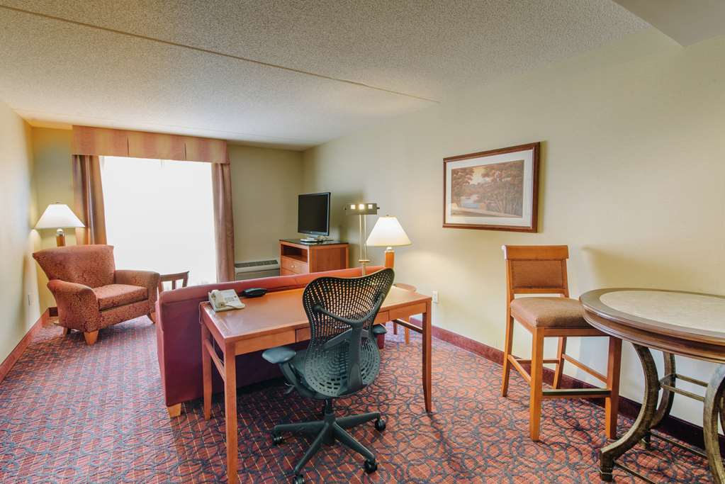 Фото Hilton Garden Inn Manchester Downtown