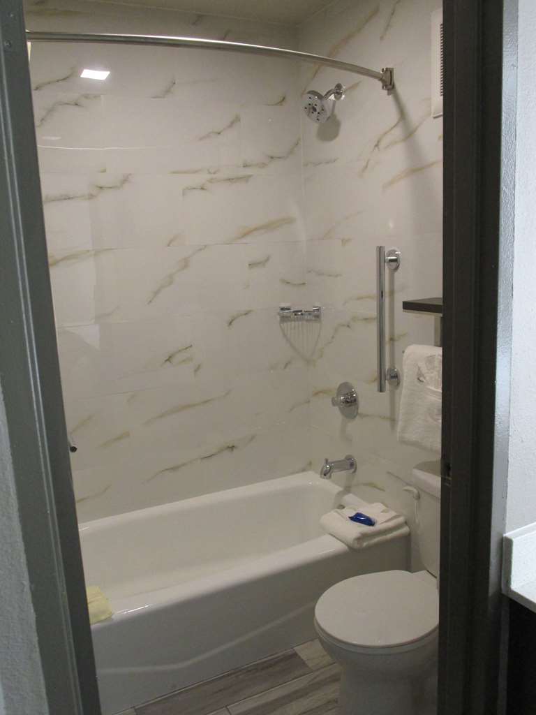 Фото SureStay Plus Hotel by Best Western Point Richmond