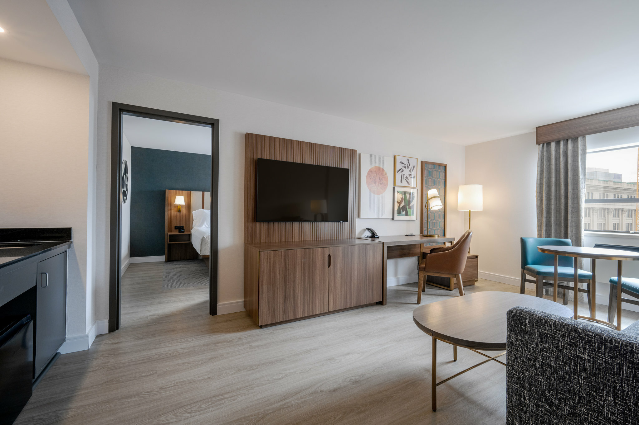 Фото Holiday Inn and Suites Winnipeg Downtown