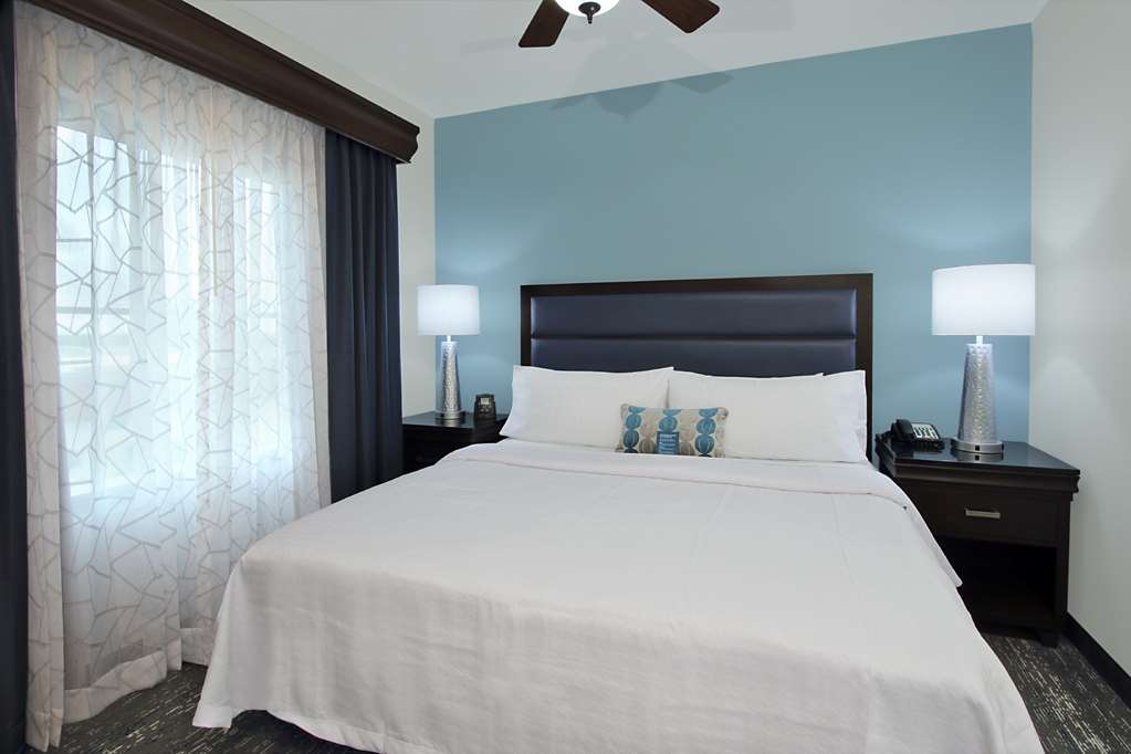 Фото Homewood Suites by Hilton Miami Airport West