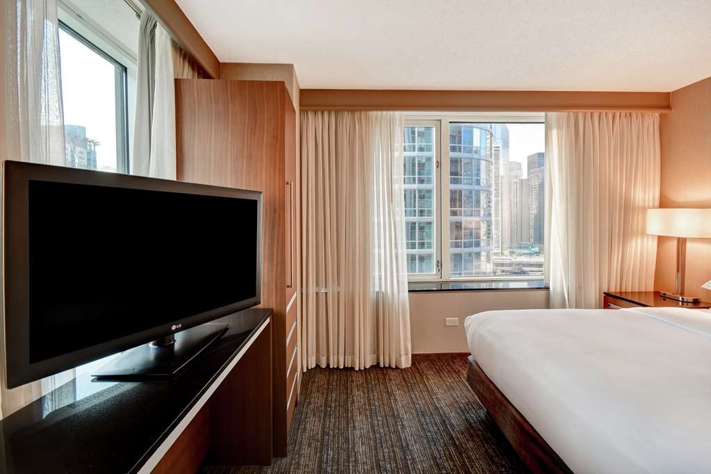 Фото Embassy Suites by Hilton Chicago Downtown Magnificent Mile