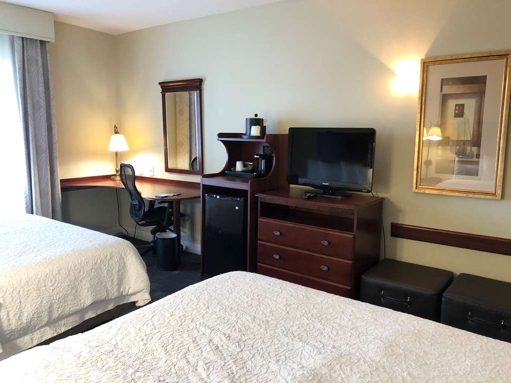 Фото Hampton Inn & Suites Norfolk-Airport