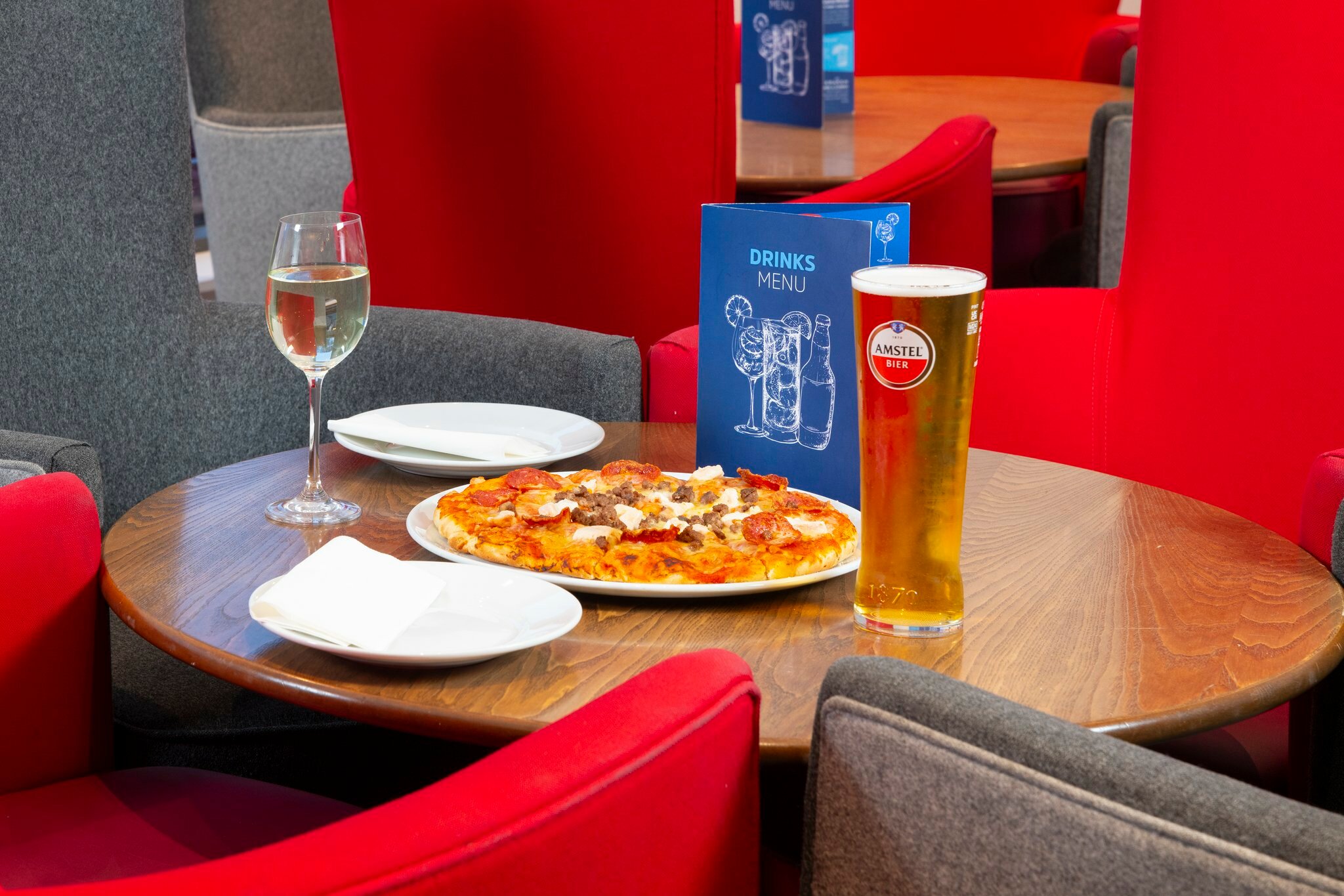 Фото Holiday Inn Express Stevenage, an Ihg Hotel