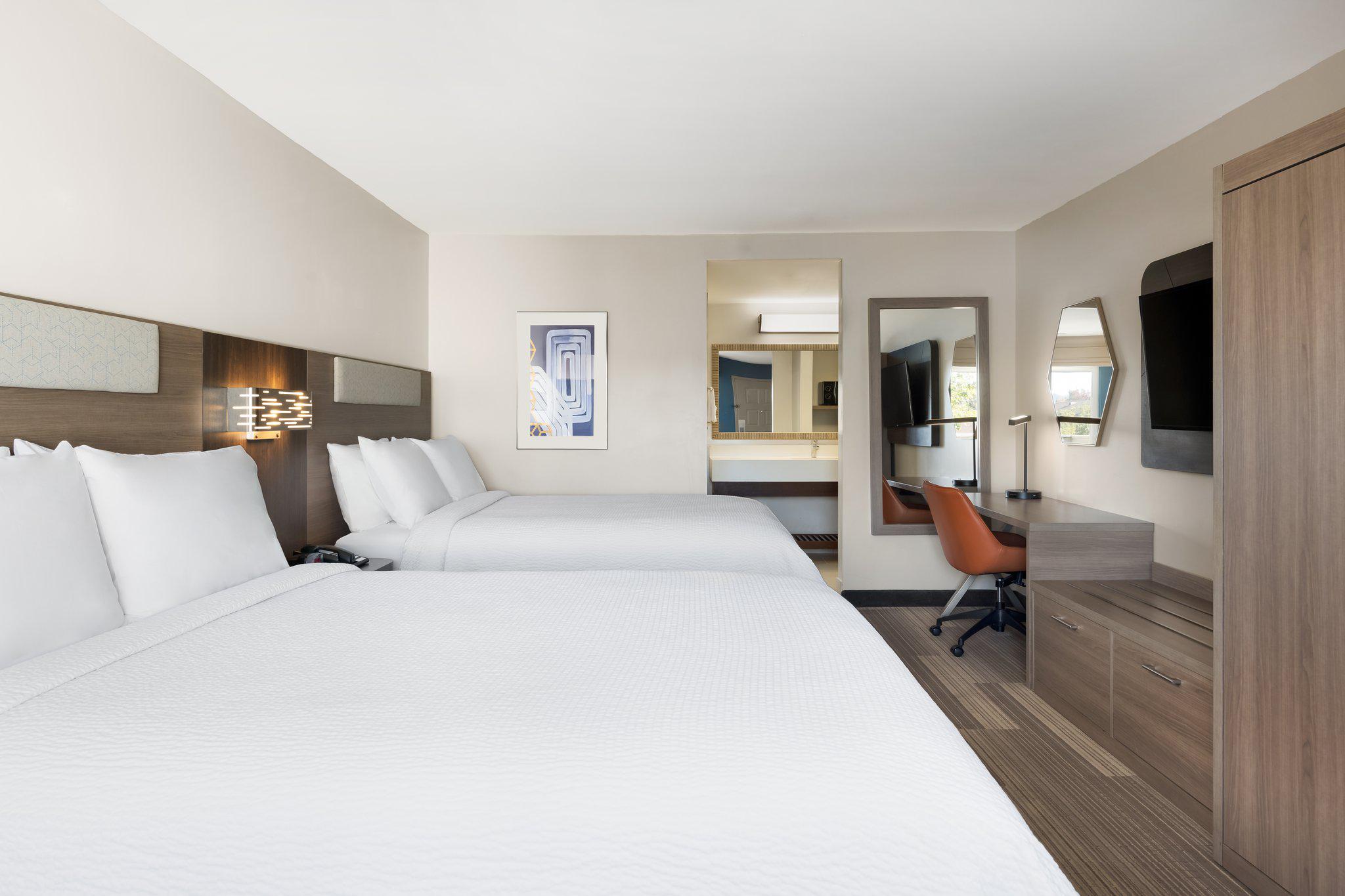 Фото Holiday Inn Express Simi Valley, an Ihg Hotel