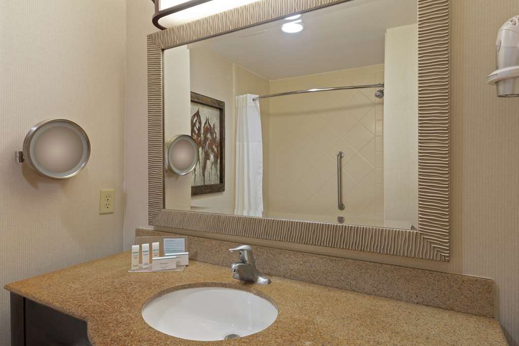 Фото Hampton Inn & Suites Wellington