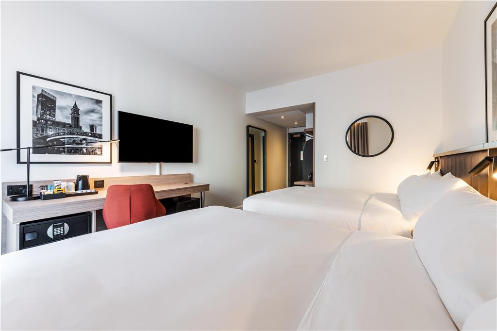 Фото Radisson Hotel Manchester City Centre, A Verified Net Zero Hotel