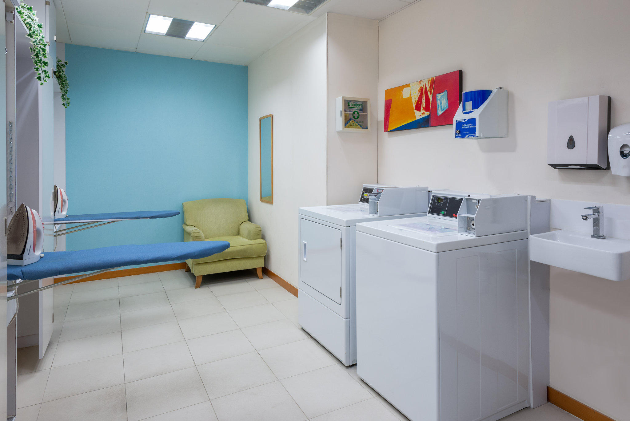 Фото Holiday Inn Express Hong Kong Causeway Bay an Ihg Hotel