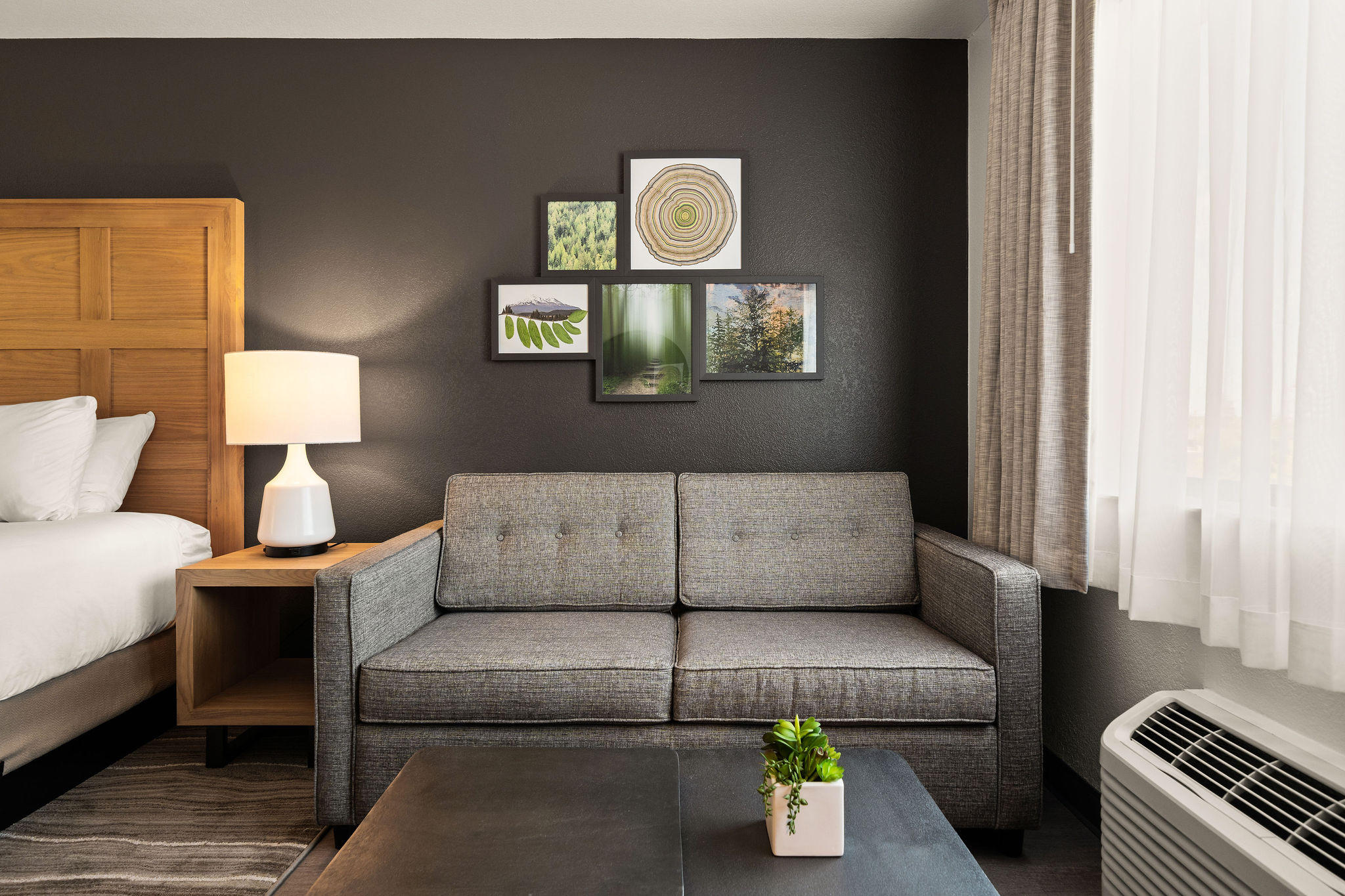 Фото Oxford Suites Redding