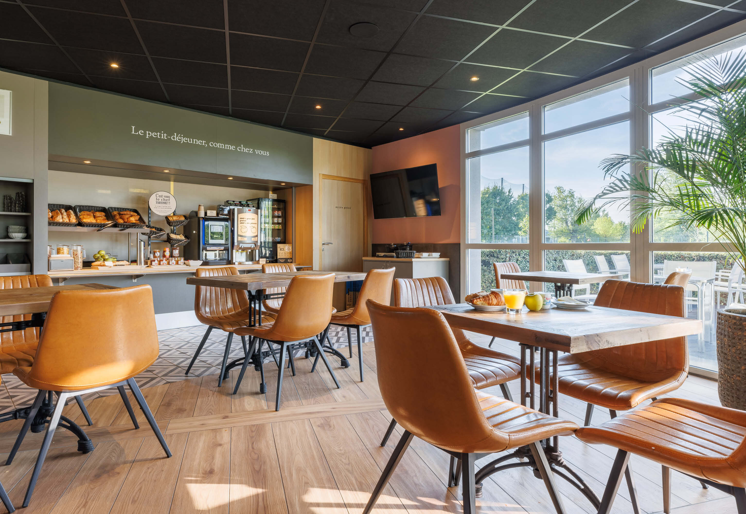 Фото B&b Hotel Clermont-Ferrand Nord Riom