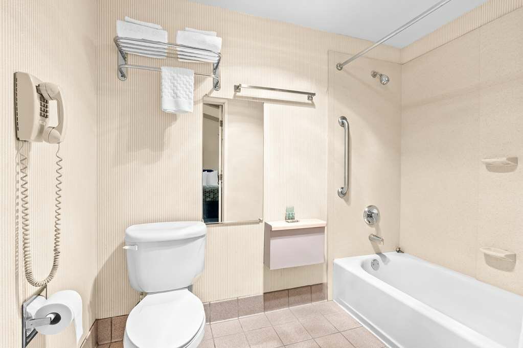 Фото SureStay Hotel by Best Western Castro Valley