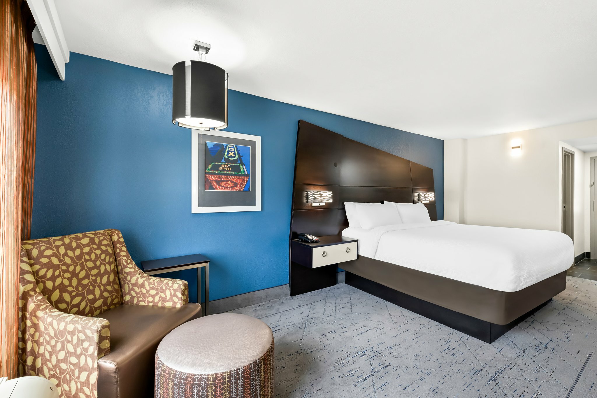 Фото Holiday Inn Express Atlanta Galleria - Ballpark Area, an Ihg Hotel