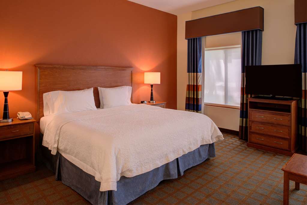 Фото Hampton Inn & Suites Ontario