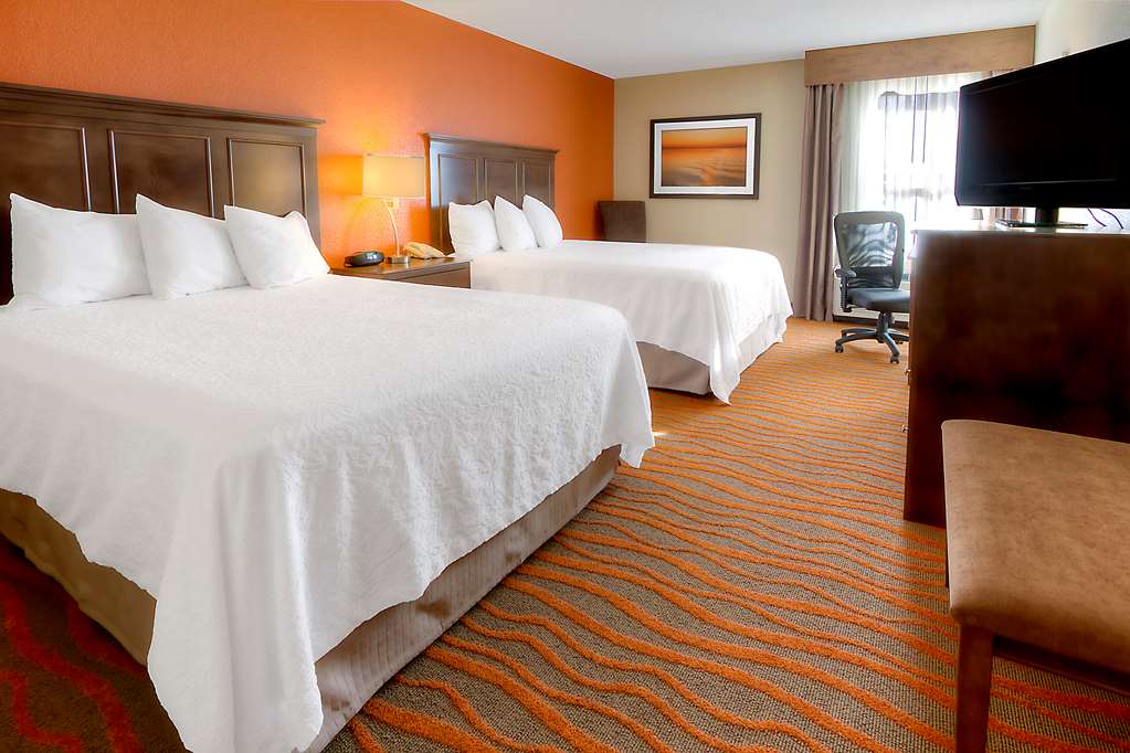 Фото Hampton Inn Russellville