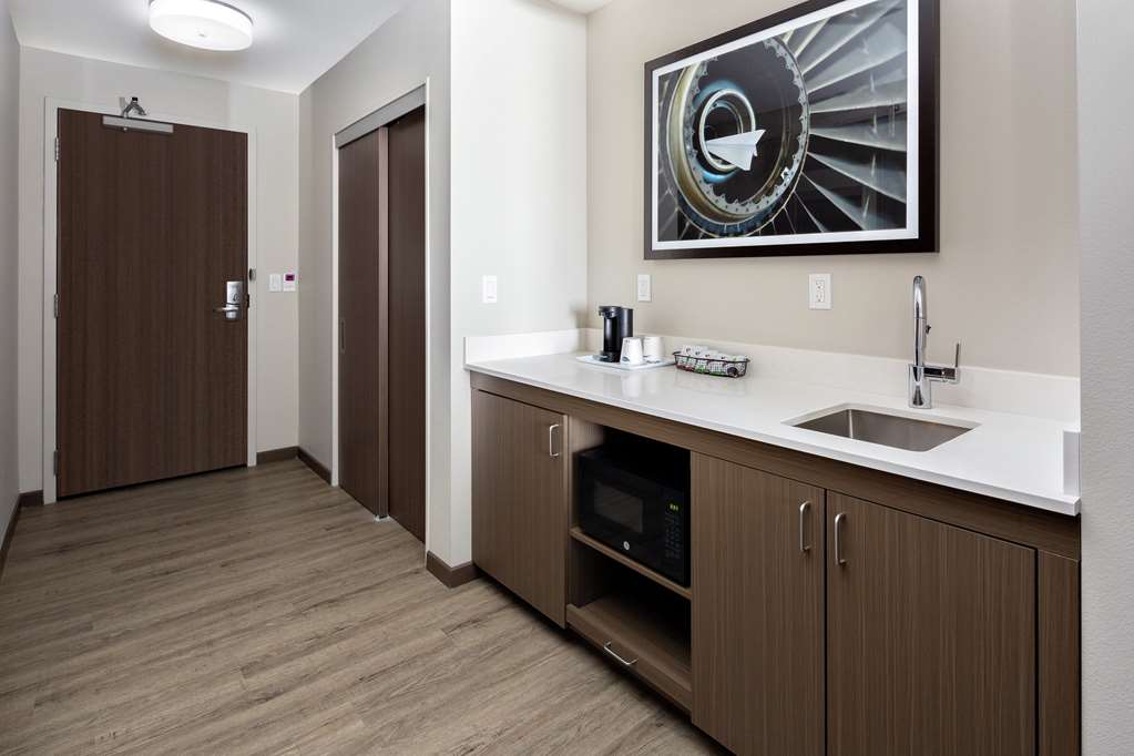 Фото Hampton Inn & Suites San Diego Airport Liberty Station