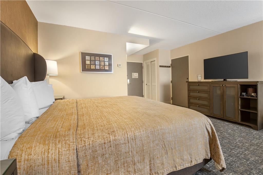 Фото Best Western Plus The Normandy Inn & Suites