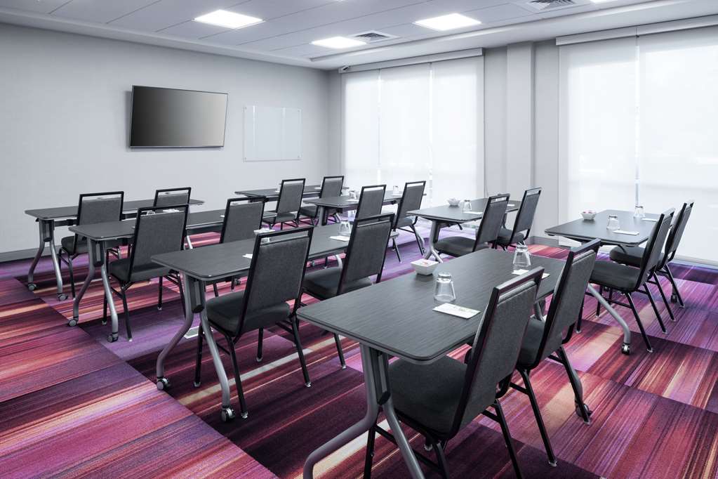 Фото Home2 Suites by Hilton Orlando Airport