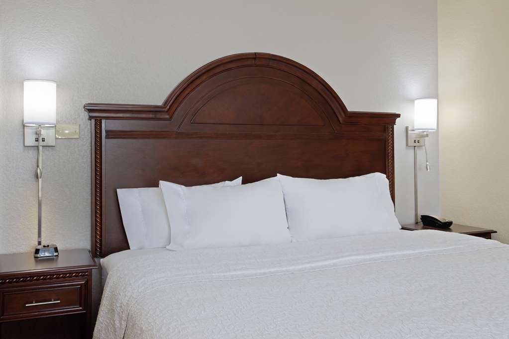 Фото Hampton Inn & Suites Wellington