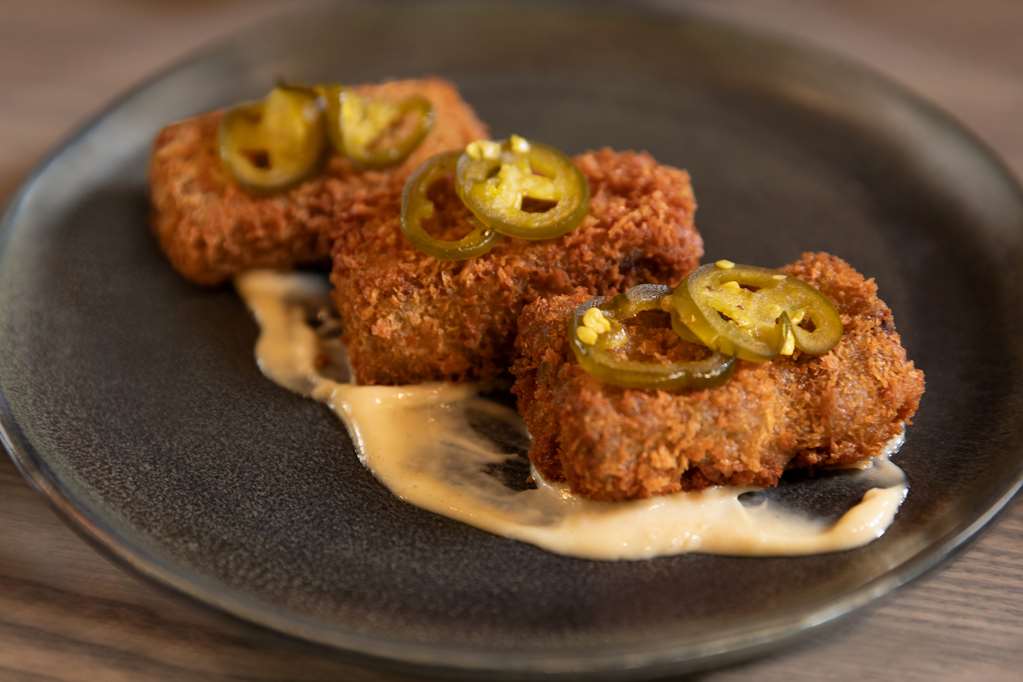 Фото The Slate Denver, Tapestry Collection by Hilton