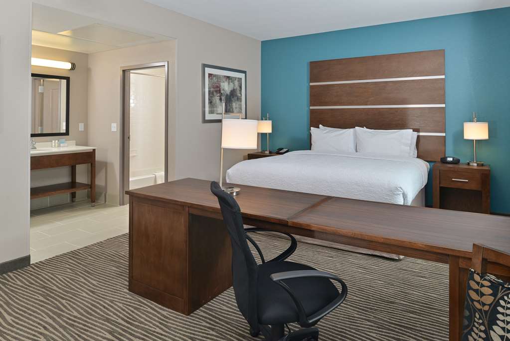 Фото Hampton Inn & Suites Des Moines Downtown