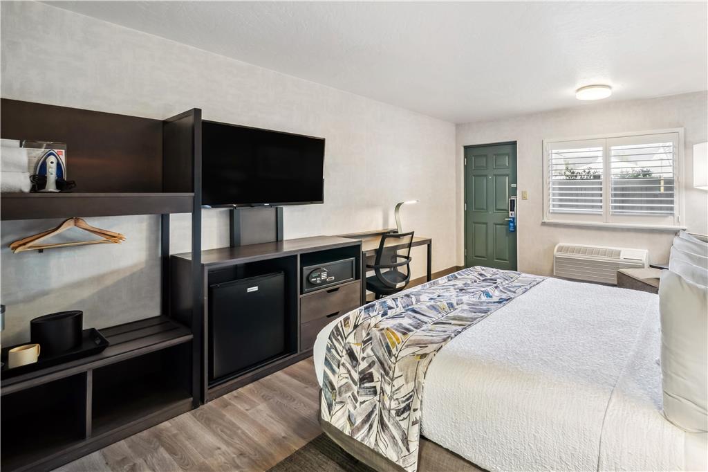 Фото Best Western Plus Hilltop Inn