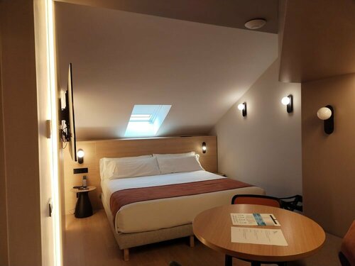 Гостиница Atenea Calabria Apartaments в Барселоне