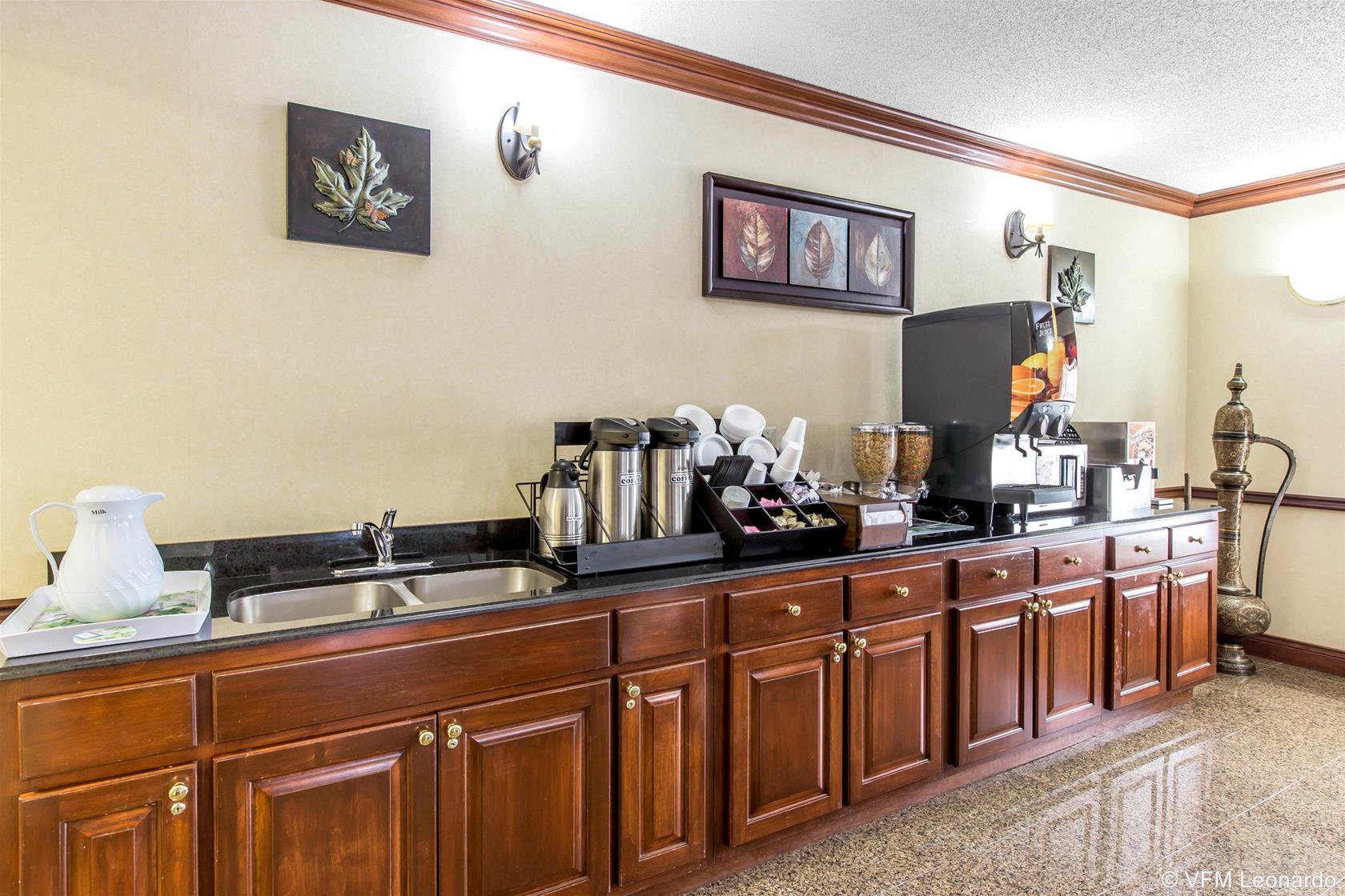 Фото Econo Lodge At Six Flags