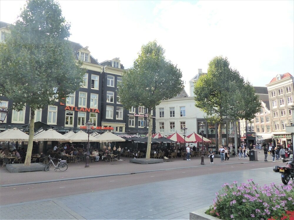 Фото The College Hotel