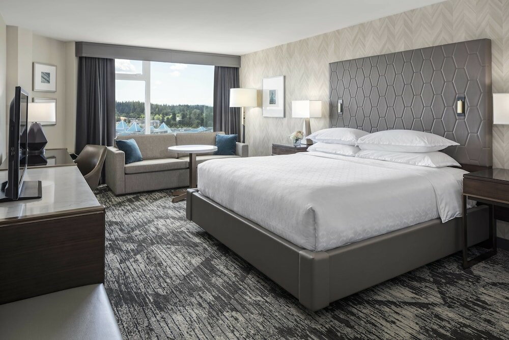 Фото Sheraton Vancouver Guildford Hotel