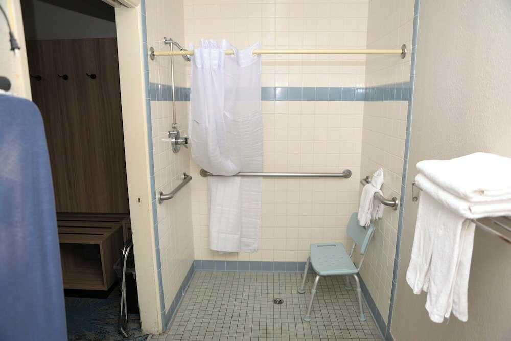 Фото Days Inn by Wyndham East Albuquerque