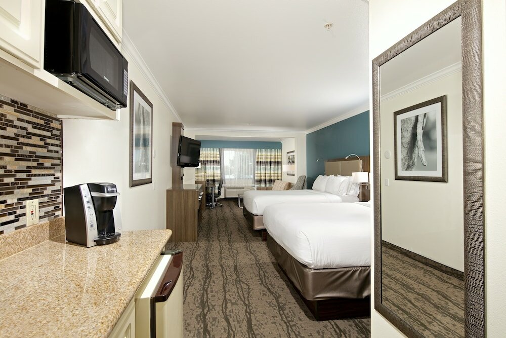 Фото Holiday Inn Express & Suites Paso Robles, an Ihg Hotel