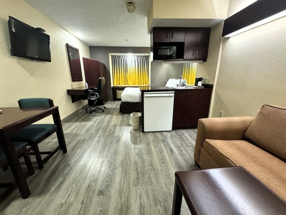 Фото Microtel Inn & Suites by Wyndham Meridian