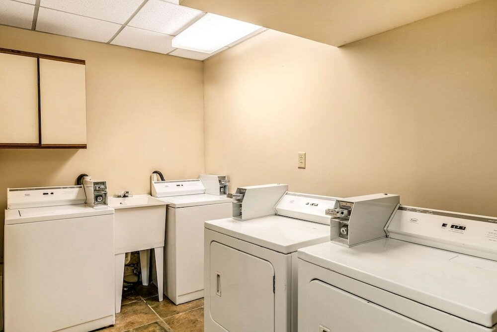 Фото Econo Lodge Inn & Suites Radford-Blacksburg Area