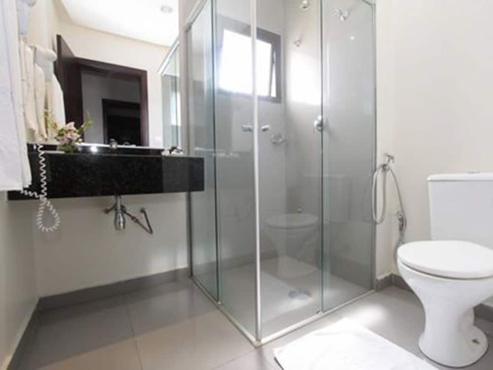 Фото Oasis Tower Hotel