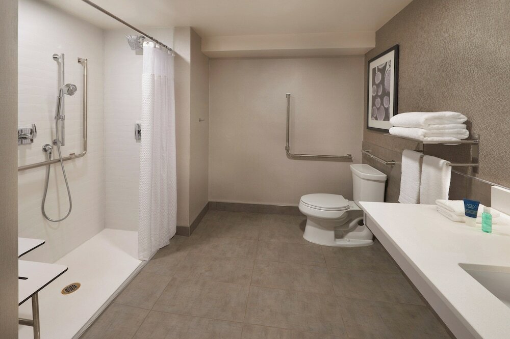 Фото Four Points by Sheraton Vaughan