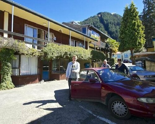 Гостиница Southern Laughter Backpackers в Куинстауне