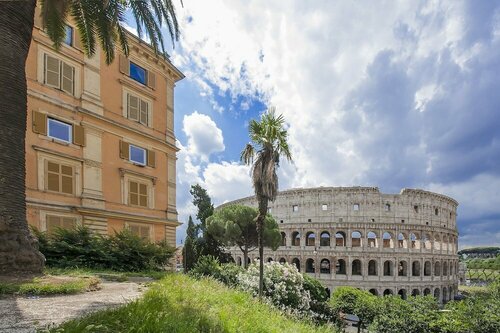 Colosseum Corner