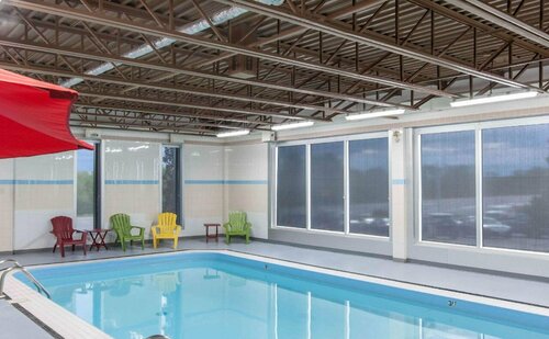 Гостиница Quality Hotel & Suites в Гандере