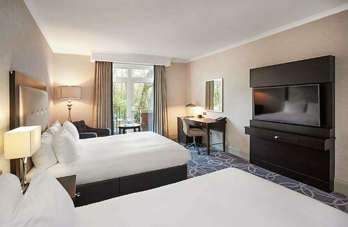 Гостиница DoubleTree by Hilton St. Anne's Manor в Графстве Беркшир