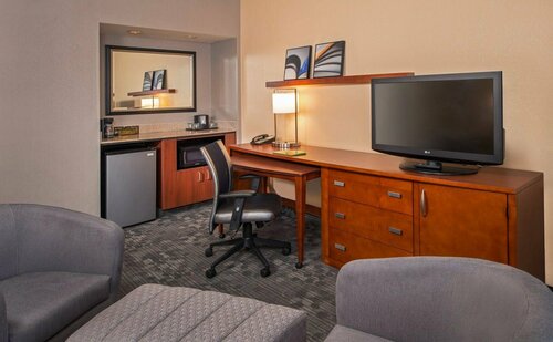 Гостиница Courtyard by Marriott New Carrollton в Нью Карролтон