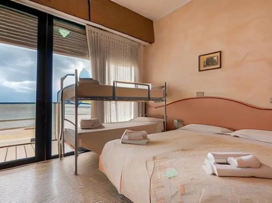Фото Hotel Crown