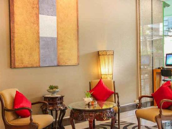 Фото Yellow Ribbon Hills Boutique Suites