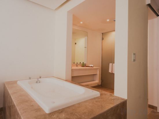Фото Antera Hotel & Residences