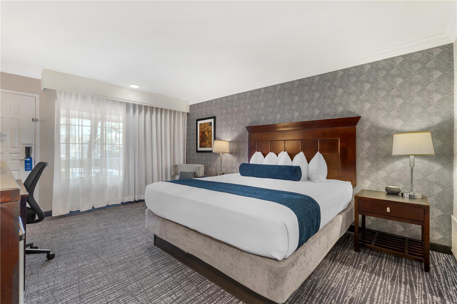 Фото Best Western Plus Carriage Inn