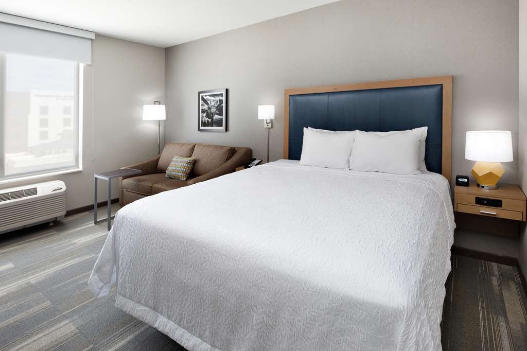 Фото Hampton Inn & Suites San Diego Airport Liberty Station