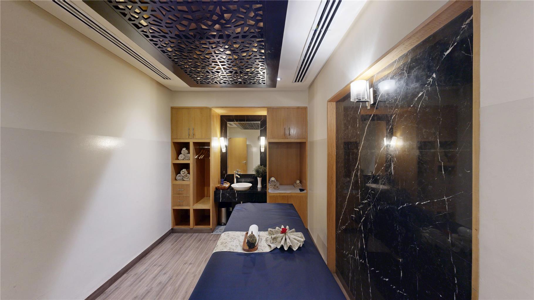 Фото Radisson Blu Marina Hotel, Delhi Connaught Place