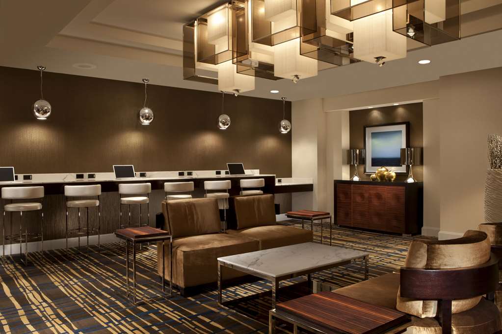 Фото Hilton McLean Tysons Corner
