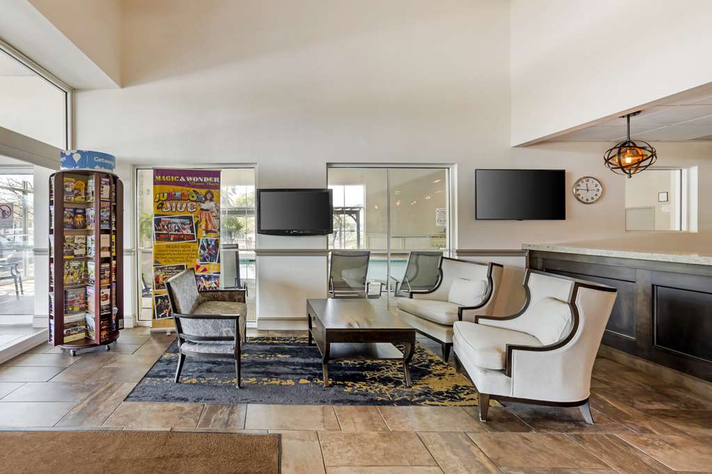 Фото Best Western Plus Revere Inn & Suites