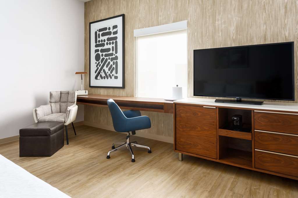Фото Hampton Inn & Suites Santa Monica