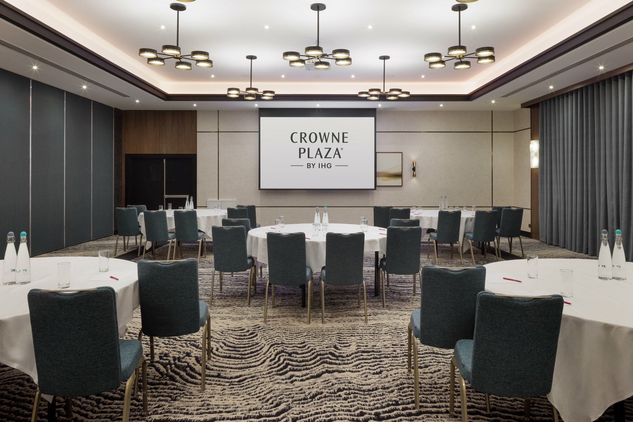 Фото Crowne Plaza London - Gatwick Airport