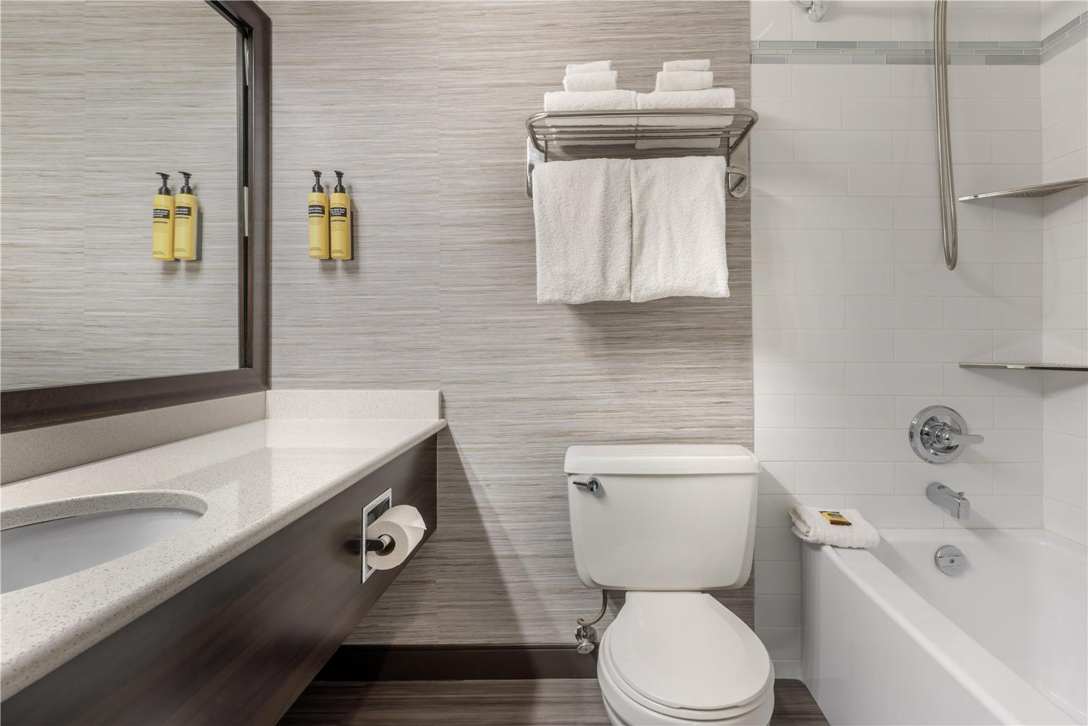 Фото Best Western Plus Carlton Plaza